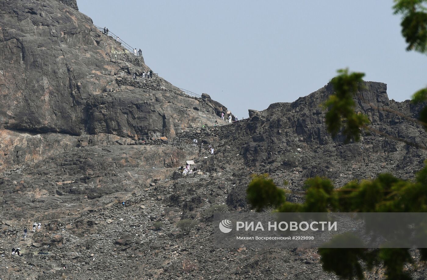 Паломники в долине Арафата в Саудовской Аравии