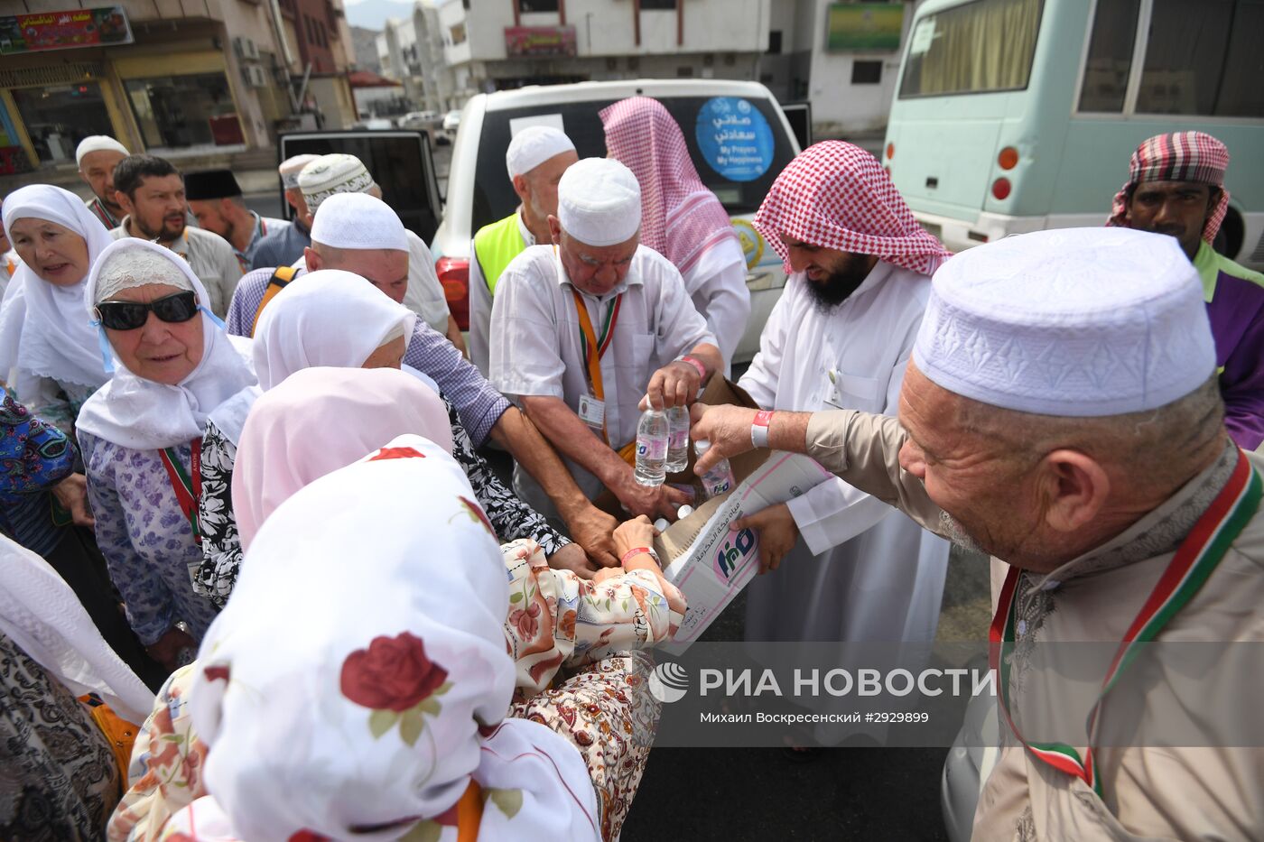 Паломники в долине Арафата в Саудовской Аравии