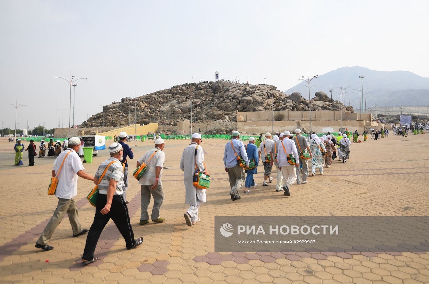 Паломники в долине Арафата в Саудовской Аравии