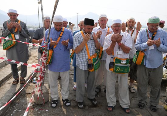Паломники в долине Арафата в Саудовской Аравии