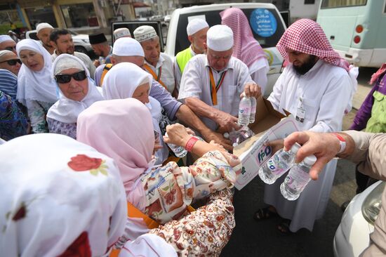 Паломники в долине Арафата в Саудовской Аравии
