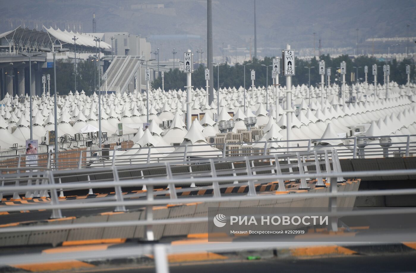 Паломники в долине Арафата в Саудовской Аравии