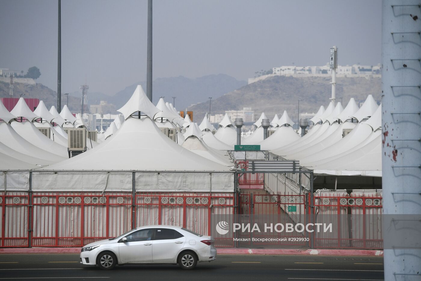 Паломники в долине Арафата в Саудовской Аравии