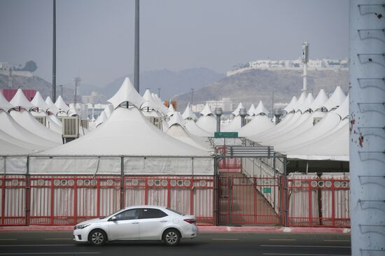 Паломники в долине Арафата в Саудовской Аравии