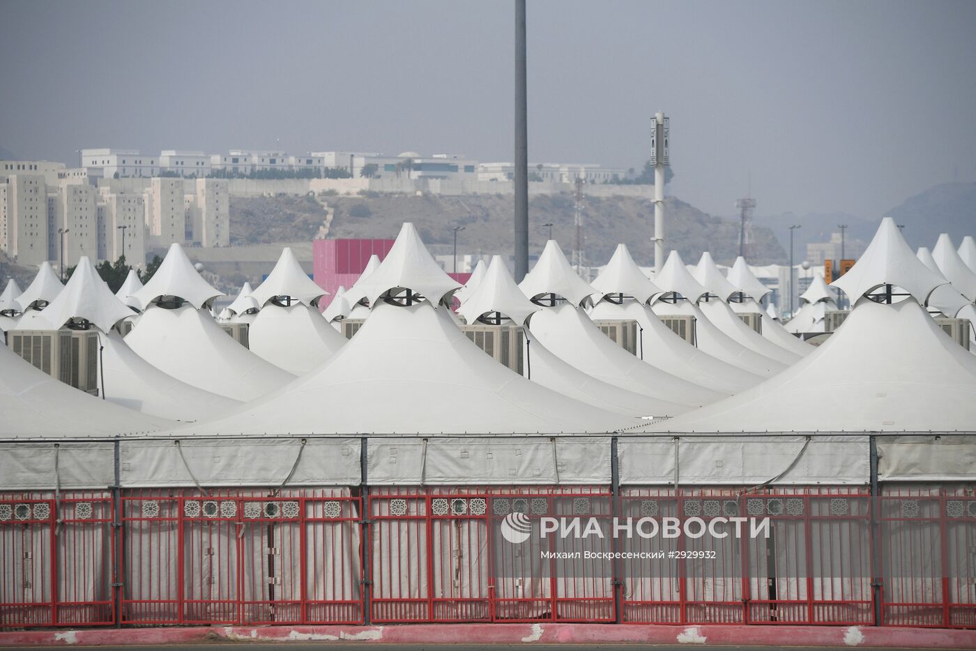 Паломники в долине Арафата в Саудовской Аравии