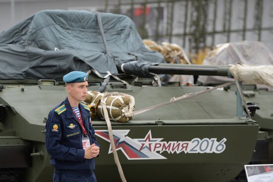 Международный военно-технический форум "АРМИЯ-2016". День второй