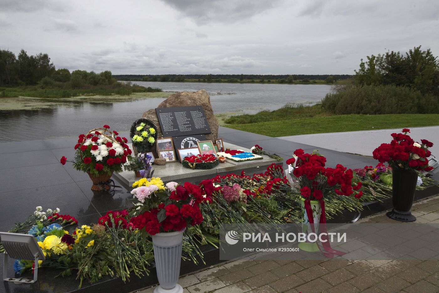 Траурные мероприятия, посвященные памяти хоккейного клуба "Локомотив"