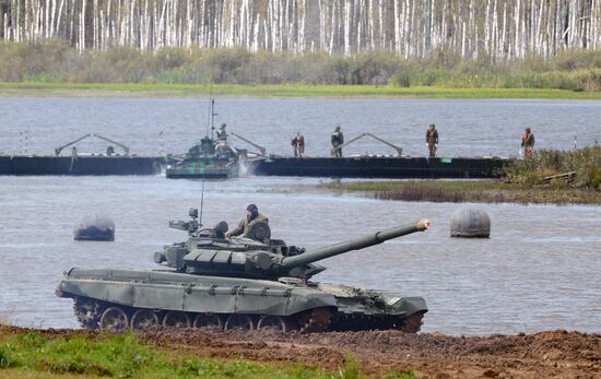 Международный военно-технический форум "АРМИЯ-2016". День второй