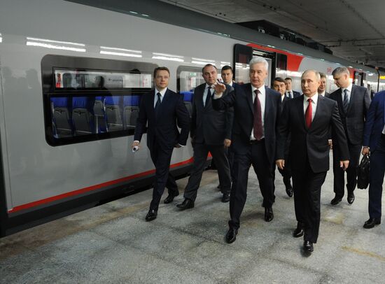 Президент РФ В. Путин принял участие в церемонии ввода в эксплуатацию транспортного МЦК в День города Москвы