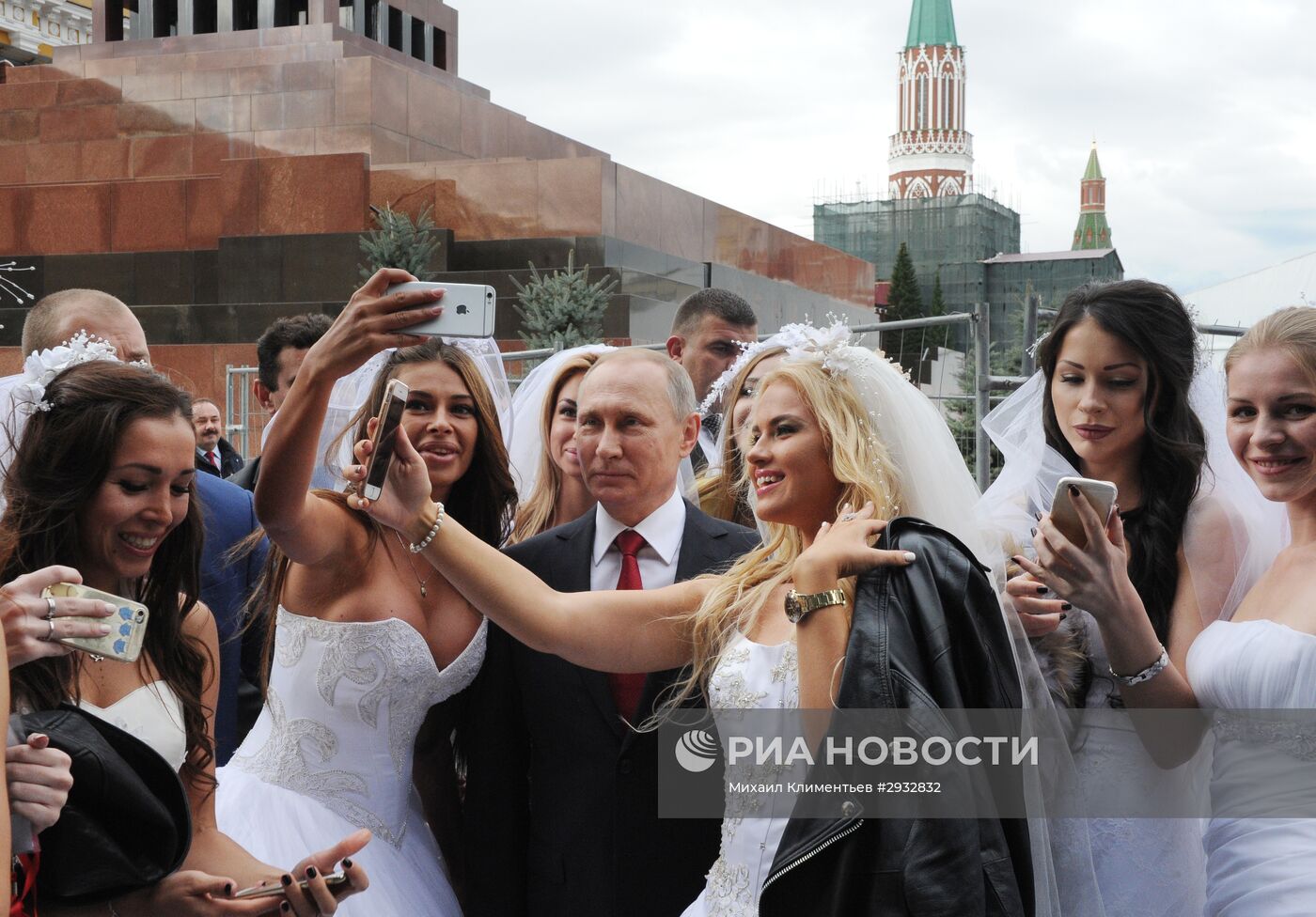 Президент РФ В. Путин на торжественной церемонии открытия Дня города на Красной площади