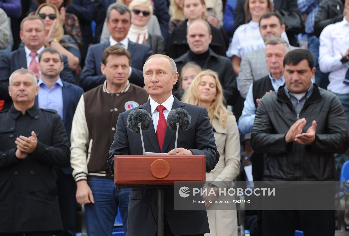 Президент РФ В. Путин на торжественной церемонии открытия Дня города на Красной площади