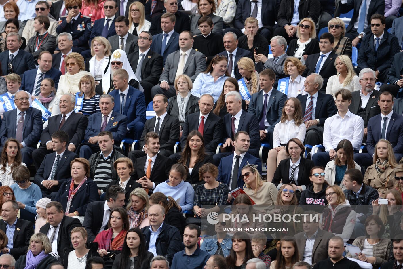 Президент РФ В. Путин и премьер-министр РФ Д.Медведев на торжественной церемонии открытия Дня города на Красной площади