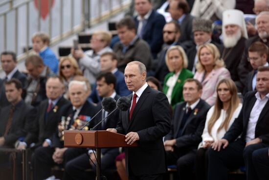 Президент РФ В. Путин на торжественной церемонии открытия Дня города на Красной площади