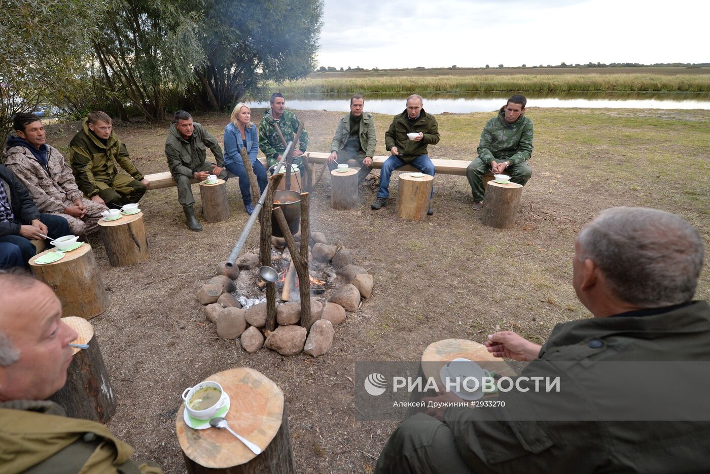 Президент РФ В. Путин и премьер-министр РФ Д.Медведев посетили остров Липно в Новгородской области