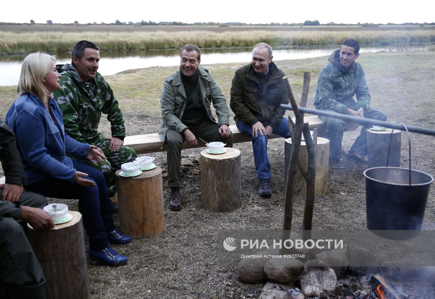 Президент РФ В. Путин и премьер-министр РФ Д.Медведев посетили остров Липно в Новгородской области