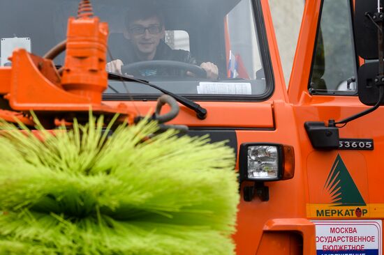 Первый московский парад городской техники