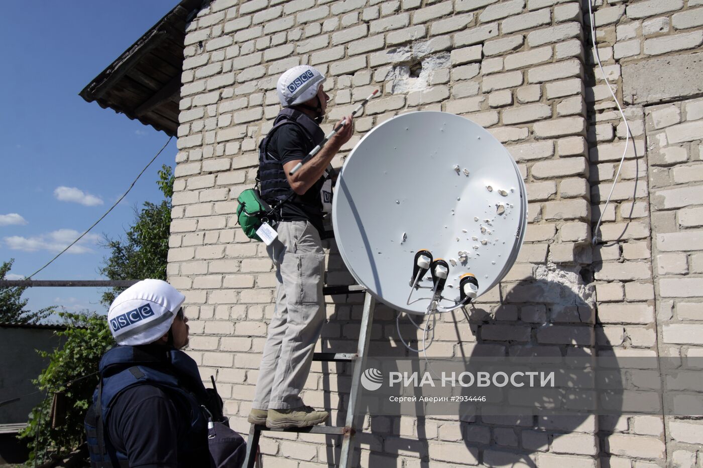 Последствия обстрела поселка Крутая балка в Донецкой области