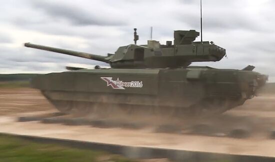 Демонстрация танка Т-14 "Армата"