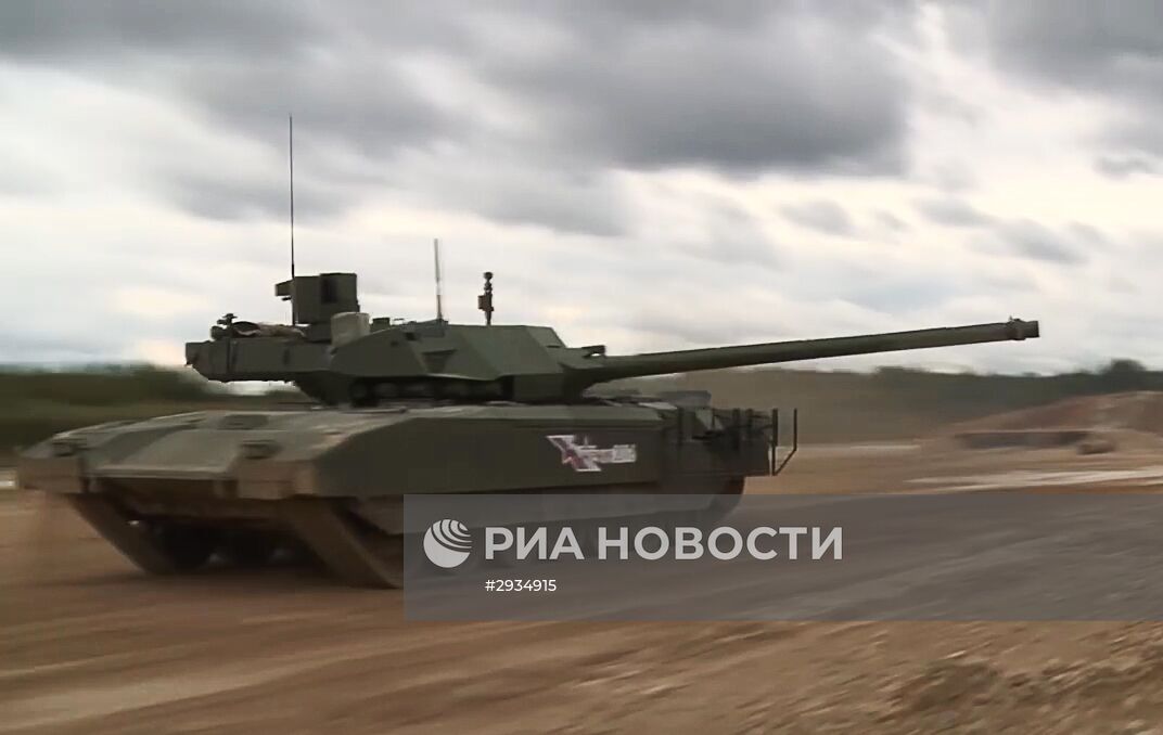 Демонстрация танка Т-14 "Армата"