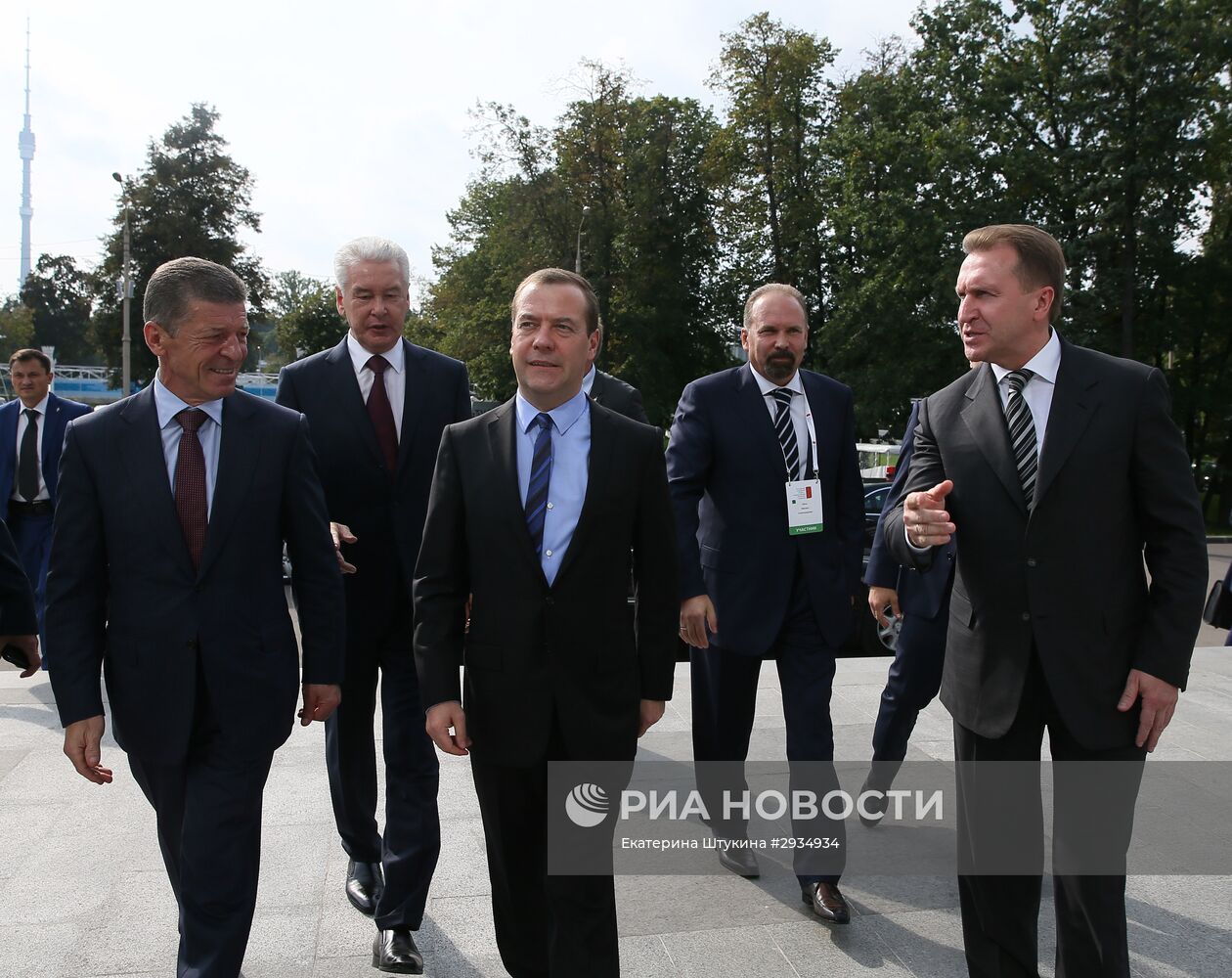 Премьер-министр РФ Д. Медведев принял участие в форуме "Городское развитие и совершенствование качества городской среды"