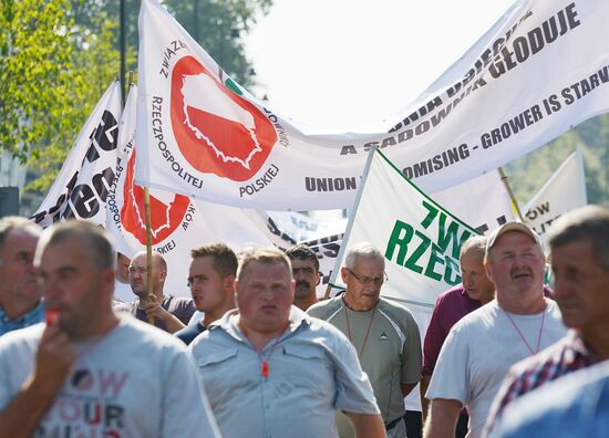 Акция садоводов в Варшаве против антироссийских санкций