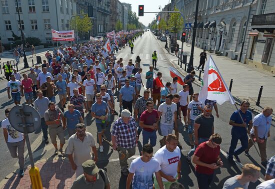 Акция садоводов в Варшаве против антироссийских санкций