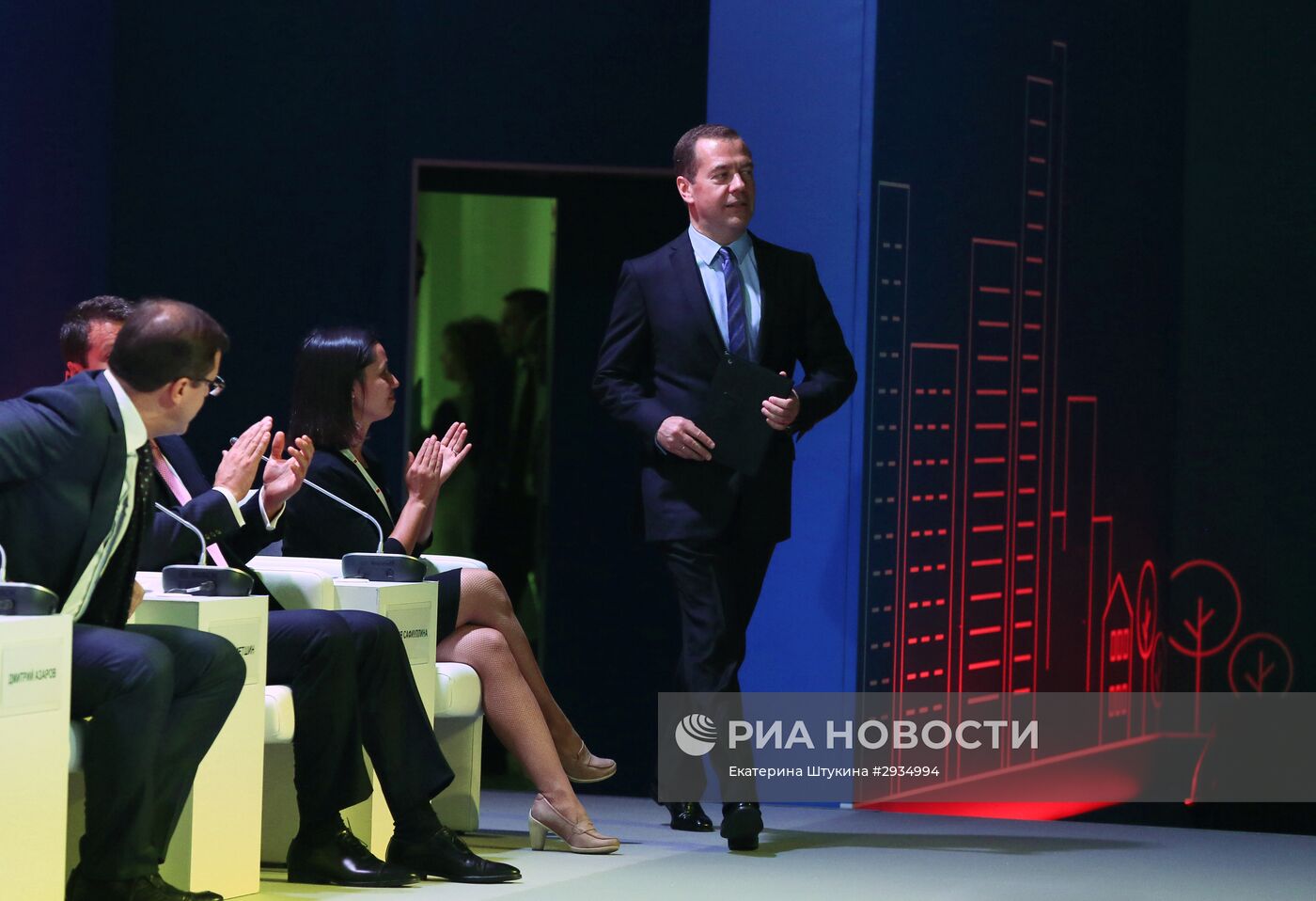 Премьер-министр РФ Д. Медведев принял участие в форуме "Городское развитие и совершенствование качества городской среды"