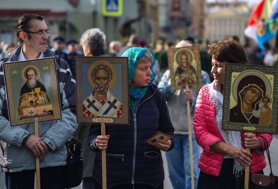 Крестный ход в День перенесения мощей Александра Невского в Санкт-Петербурге