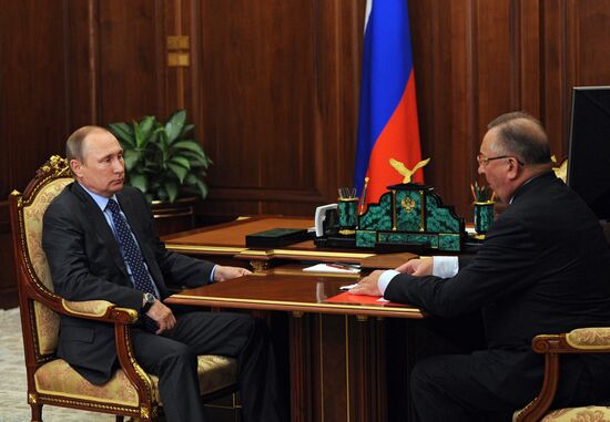 Рабочая встреча президента РФ В. Путина с президентом компании "Транснефть" Н. Токаревым