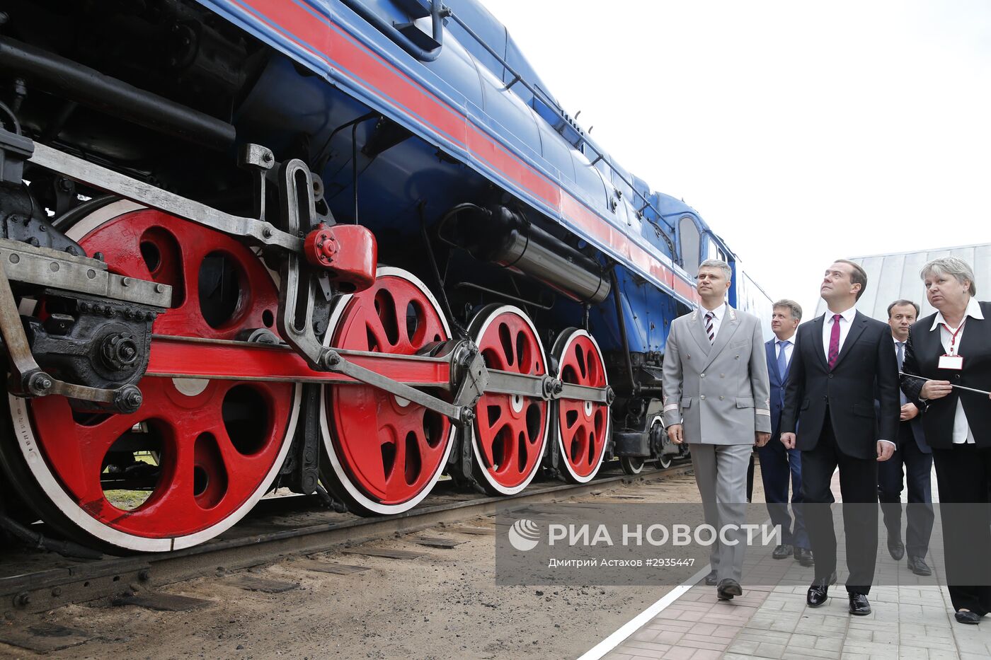 Премьер-министр РФ Д. Медведев посетил моторвагонное депо на станции Подмосковная