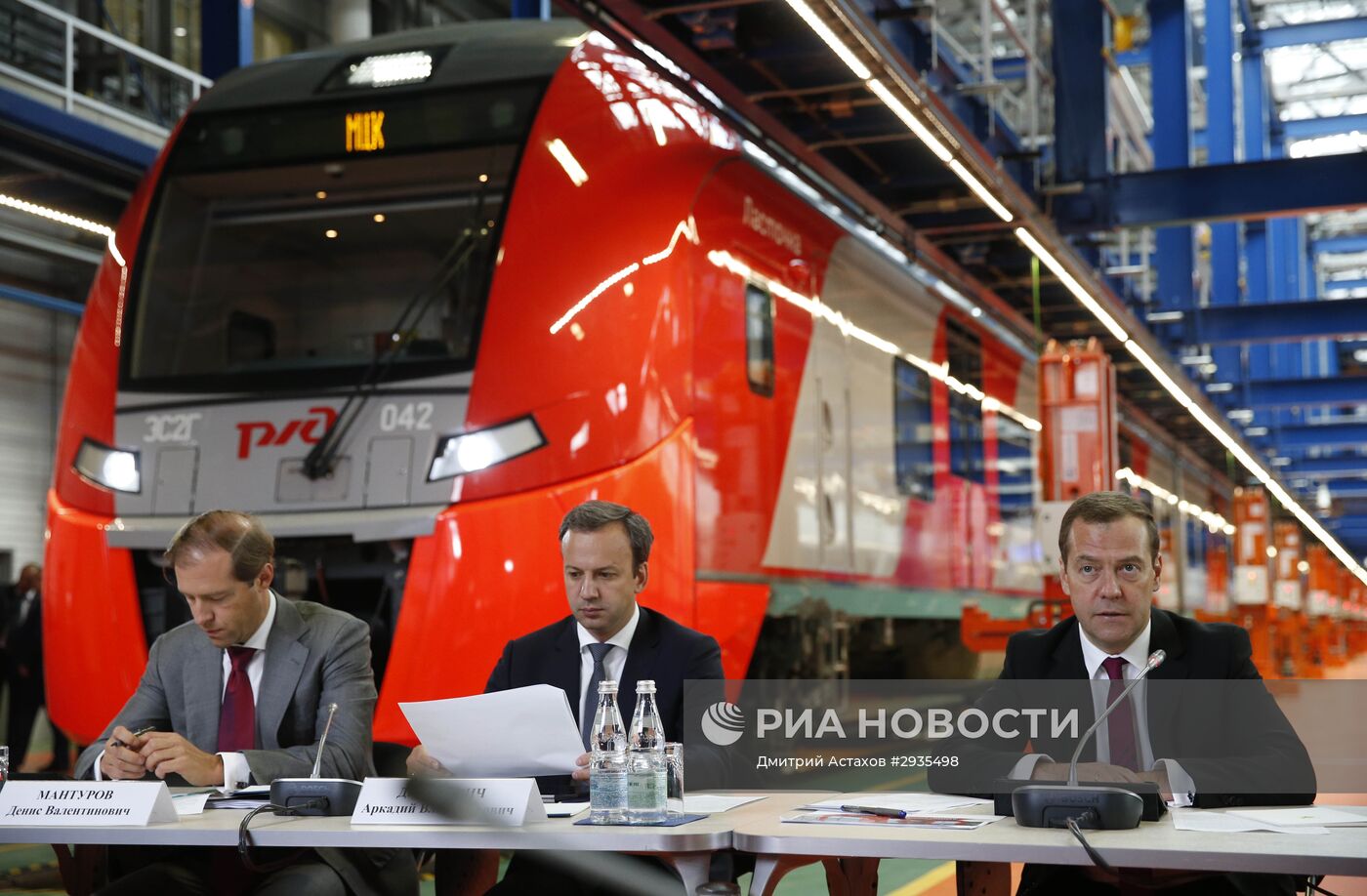 Премьер-министр РФ Д. Медведев провел совещание по вопросам развития пассажирских перевозок железнодорожным транспортом