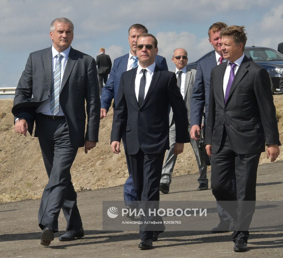 Рабочая поездка президента РФ В. Путина и премьер-министра РФ Д. Медведева в Южный федеральный округ