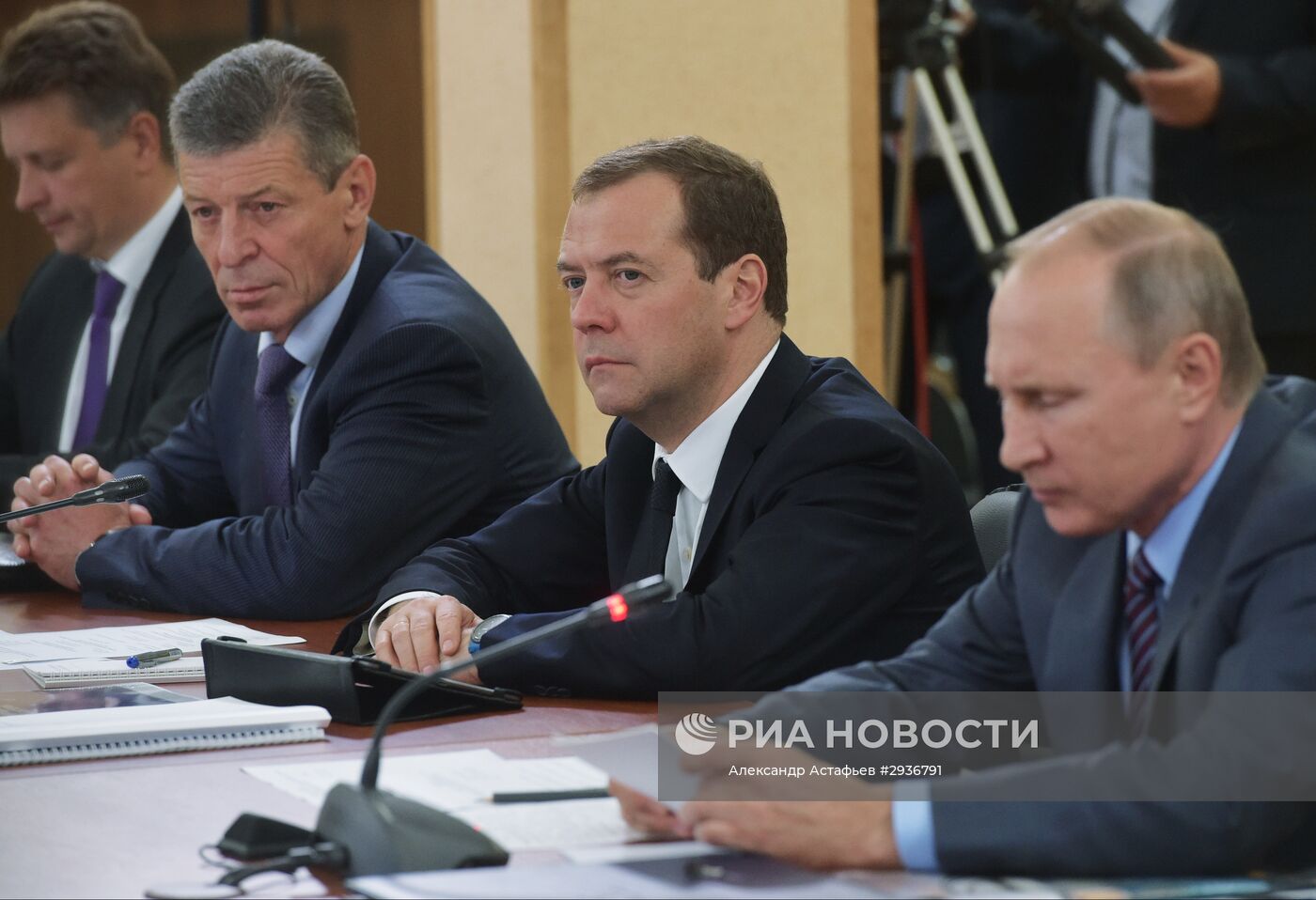 Рабочая поездка президента РФ В. Путина и премьер-министра РФ Д. Медведева в Южный федеральный округ