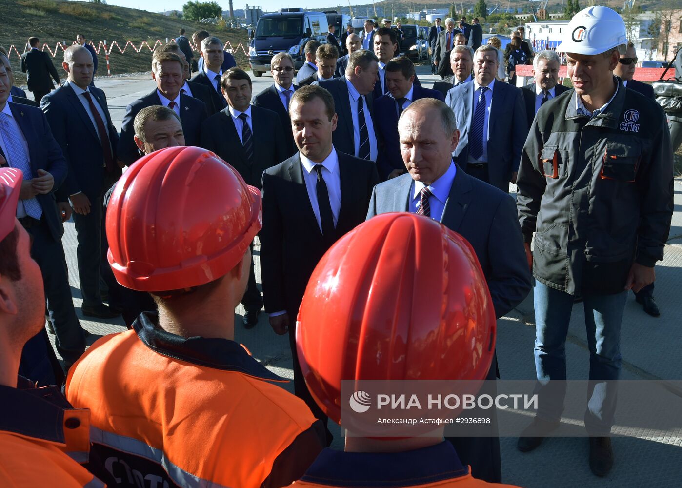 Рабочая поездка президента РФ В. Путина и премьер-министра РФ Д. Медведева в Южный федеральный округ
