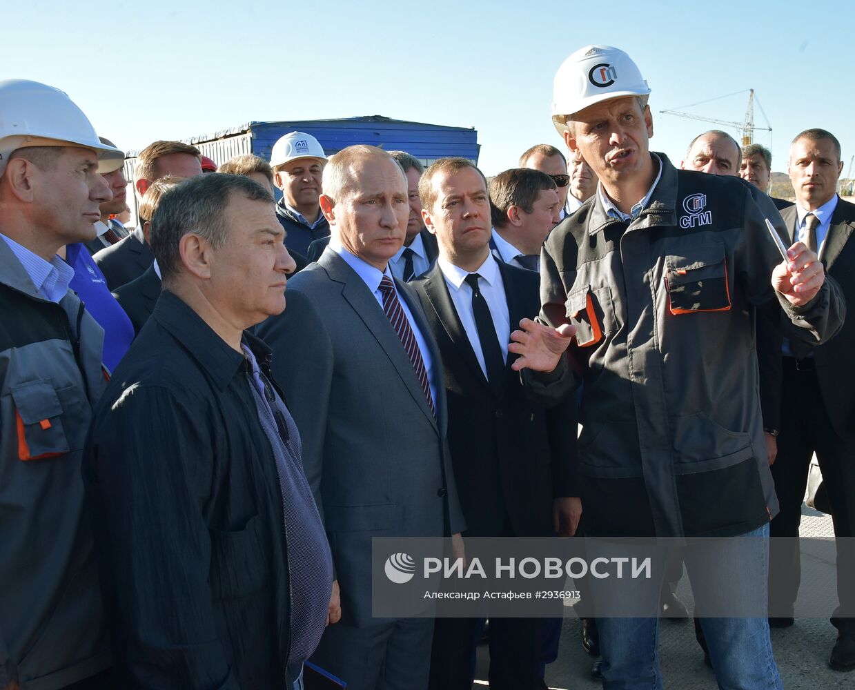 Рабочая поездка президента РФ В. Путина и премьер-министра РФ Д. Медведева в Южный федеральный округ