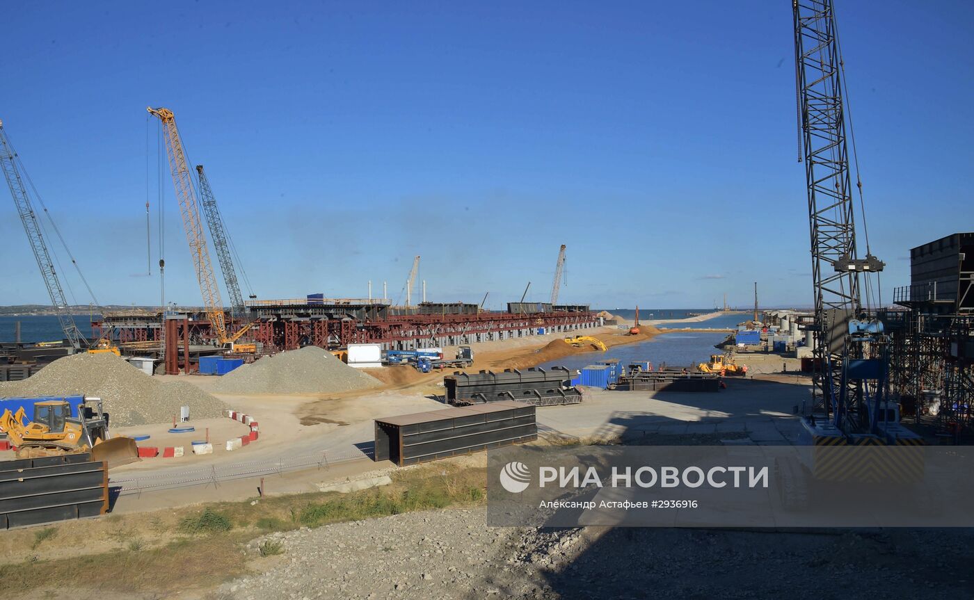 Рабочая поездка президента РФ В. Путина и премьер-министра РФ Д. Медведева в Южный федеральный округ