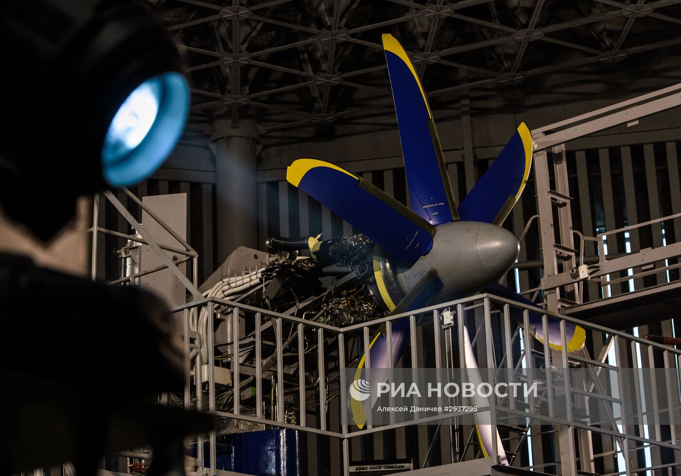 Испытания нового авиационного двигателя в Санкт-Петербурге