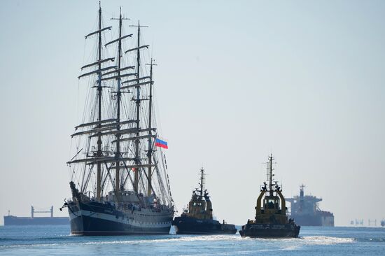 Черноморская регата больших парусников в Новороссийске