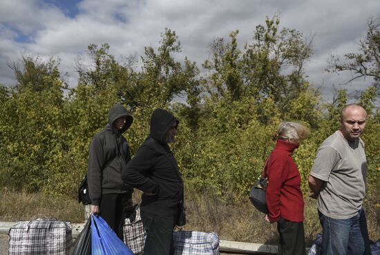 Обмен военнопленными между ДНР, ЛНР и Украиной в Луганской области