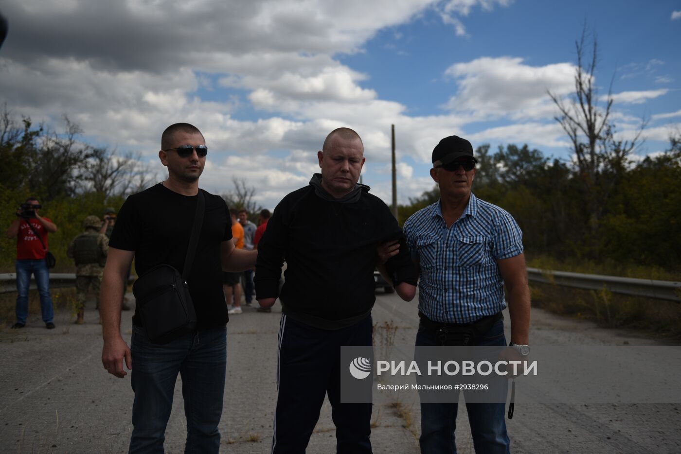 Обмен военнопленными между ДНР, ЛНР и Украиной в Луганской области