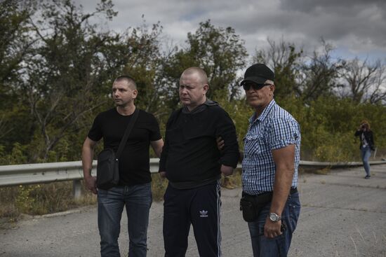 Обмен военнопленными между ДНР, ЛНР и Украиной в Луганской области