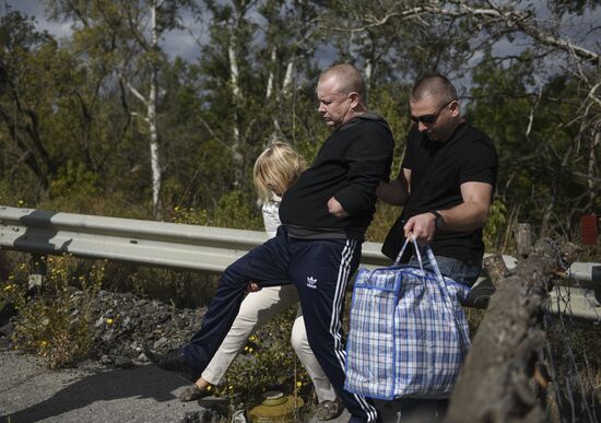 Обмен военнопленными между ДНР, ЛНР и Украиной в Луганской области