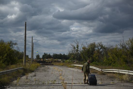 Обмен военнопленными между ДНР, ЛНР и Украиной в Луганской области