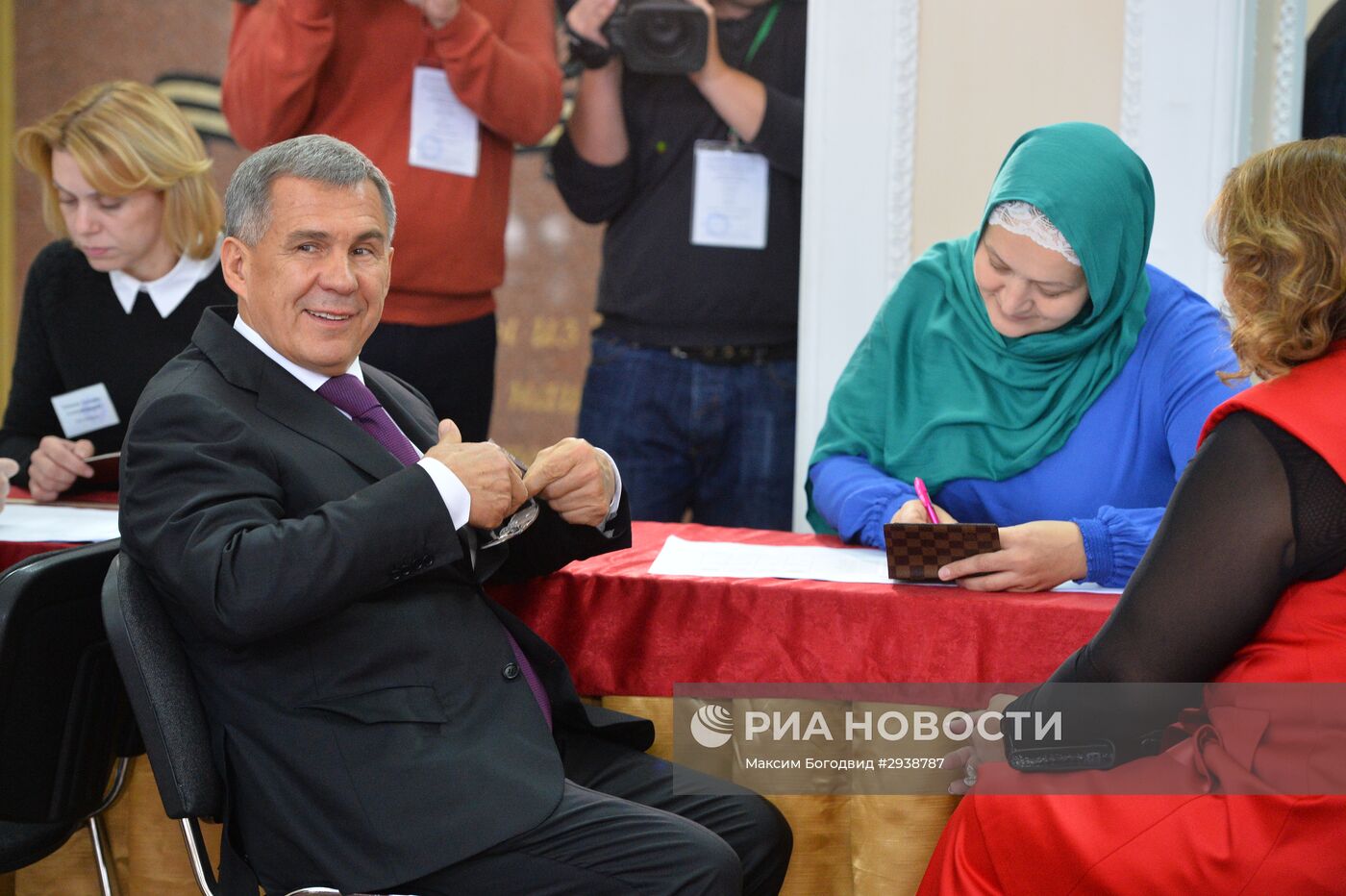 Голосование общественно-политических лидеров