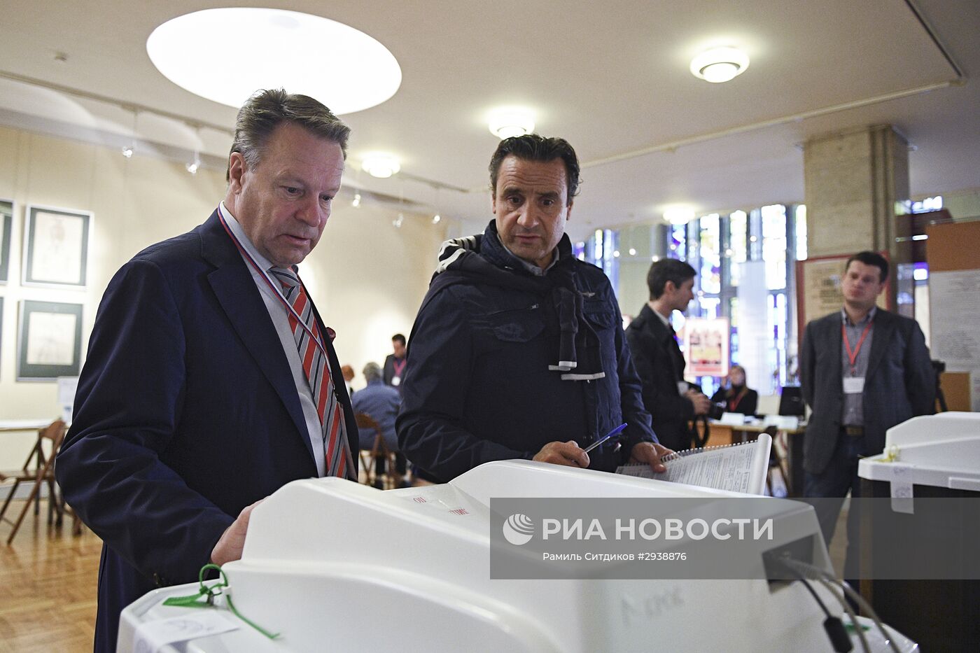 Наблюдатели ОБСЕ посетили избирательный участок в Москве