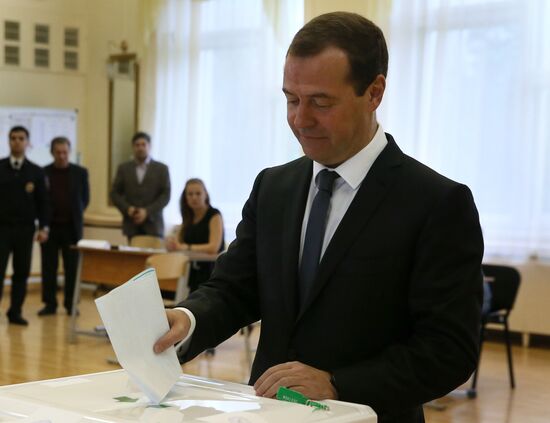 Председатель правительства РФ Д. Медведев на выборах в единый день голосования