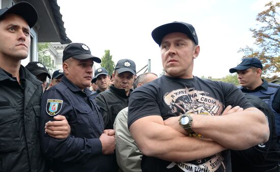 Акции протеста у российких диппредставительств на Украине