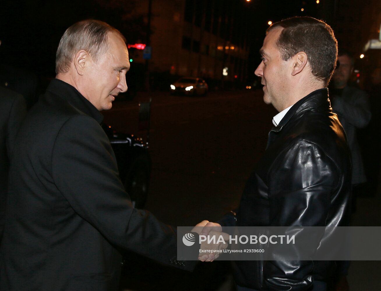 Президент РФ В. Путин и премьер-министр РФ Д. Медведев посетили предвыборный штаб партии "Единая Россия"