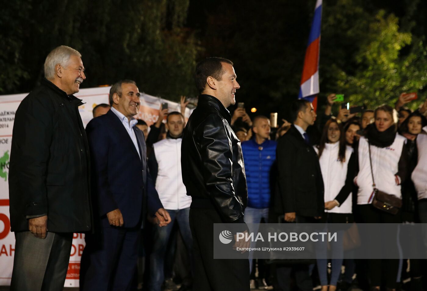Президент РФ В. Путин и премьер-министр РФ Д. Медведев посетили предвыборный штаб партии "Единая Россия"