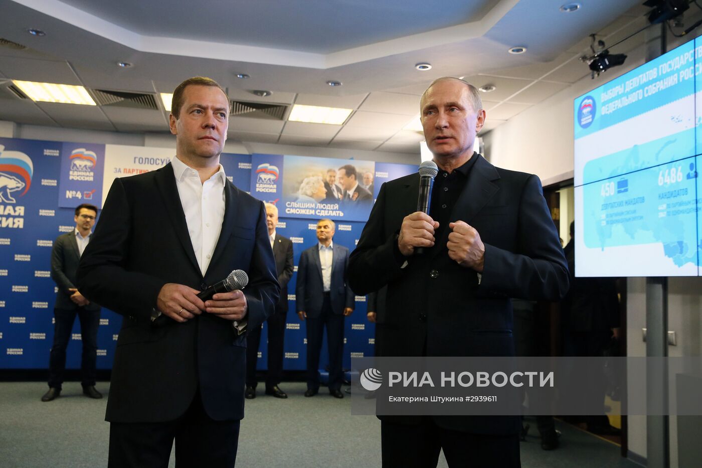 Президент РФ В. Путин и премьер-министр РФ Д. Медведев посетили предвыборный штаб партии "Единая Россия"